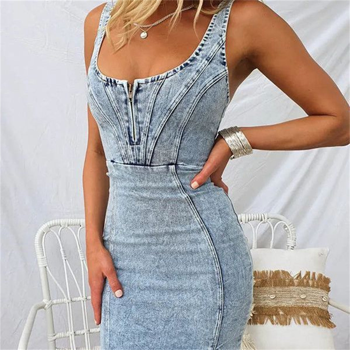 Denim Midi Jurk met Verstelbare Bandjes – Vrouwelijke Pasvorm, Veelzijdige Stijl & Rits aan de Voorkant